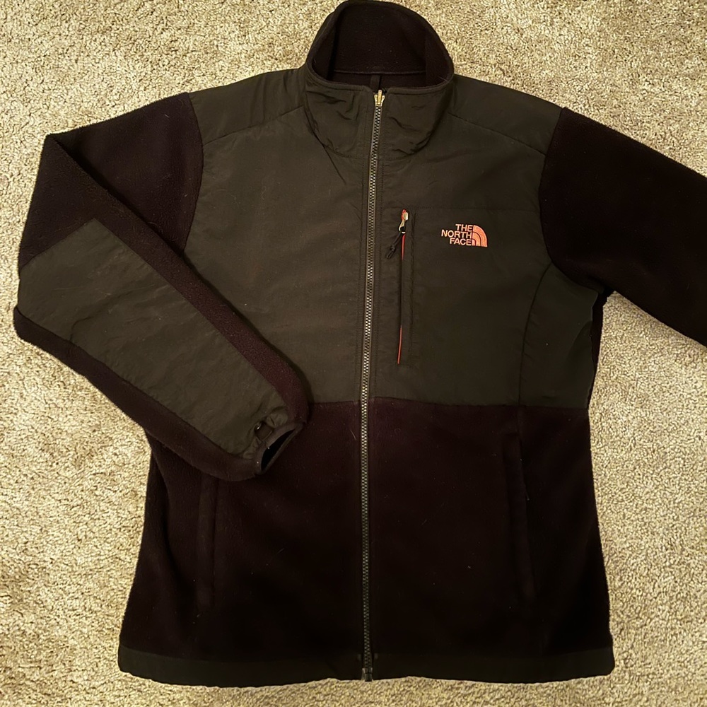 Women’s black north face fleece. Size large.